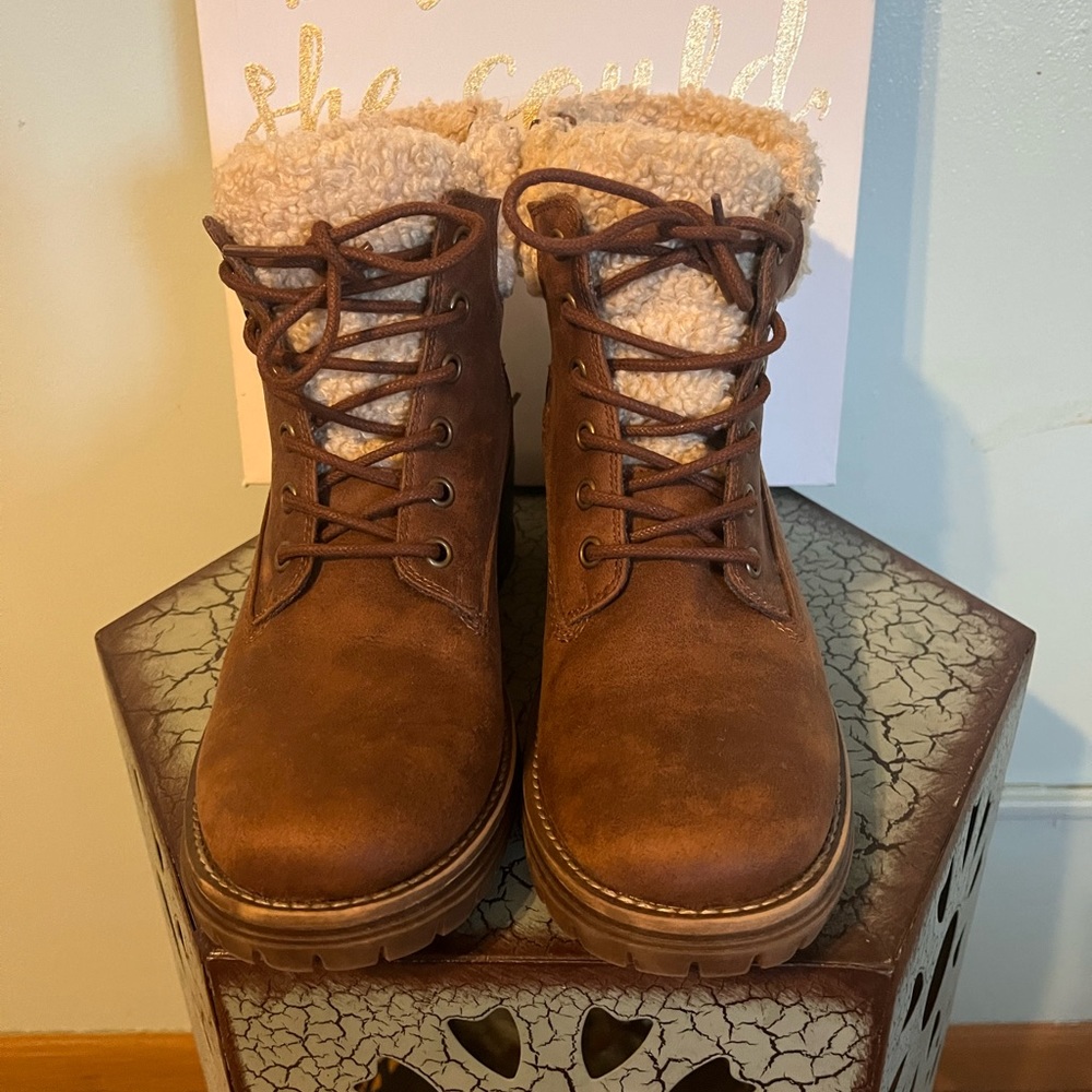 Boots by FERGIE size 9 1/2